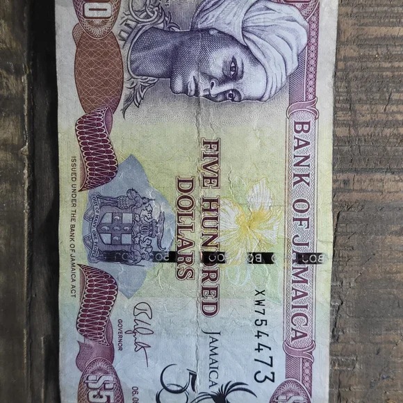 Assorted World Currency Notes - Picture 11 of 16